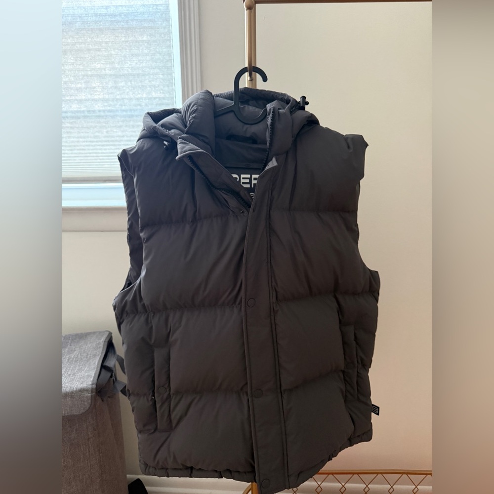 Aritzia super puff men’s Puffer Vest large size